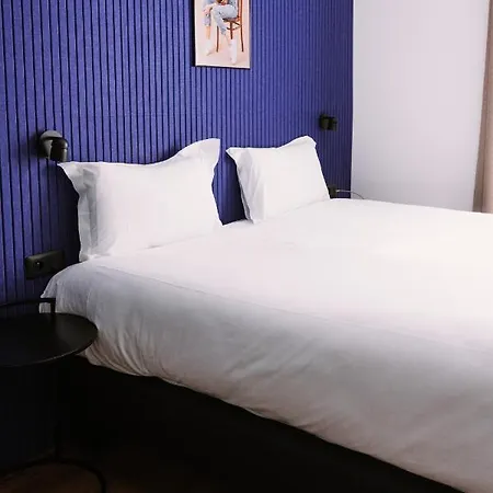 Clapclap Hotel, Food & Bar