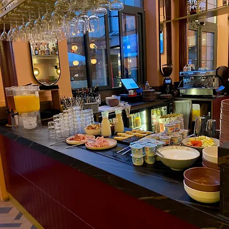 Clapclap Hotel, Food & Bar Szálloda 3*
