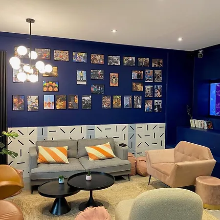 Clapclap Hotel, Food & Bar