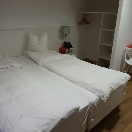 Clapclap Hotel, Food & Bar 3*