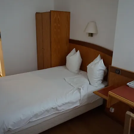 Clapclap Szálloda 3*