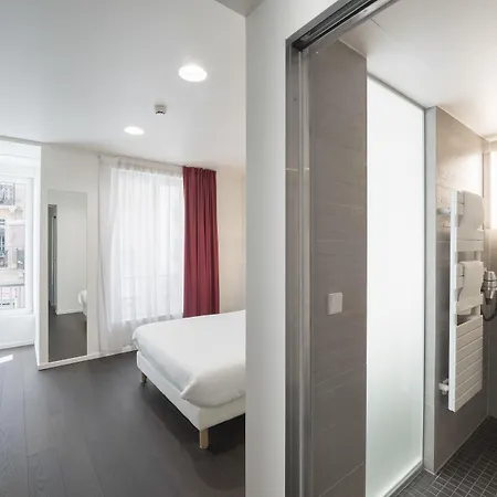 Clapclap Hotel, Food & Bar 3*