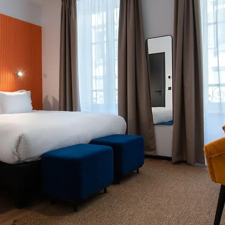 Clapclap Hotel, Food & Bar 3*