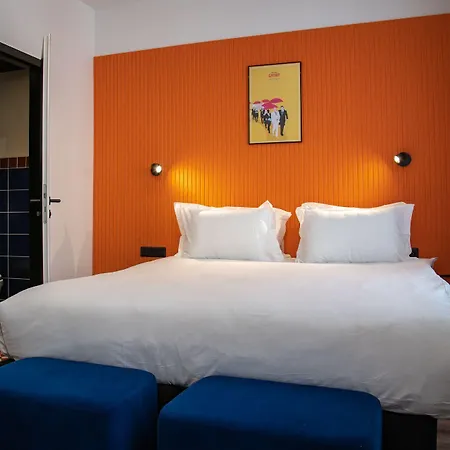 Clapclap Hotel, Food & Bar