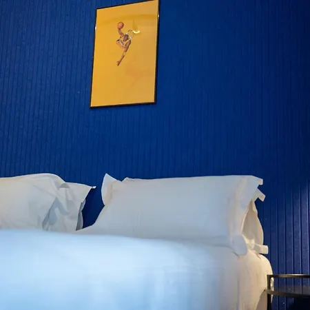 Clapclap Hotel, Food & Bar