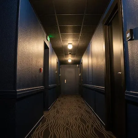 Clapclap Hotel, Food & Bar מלון