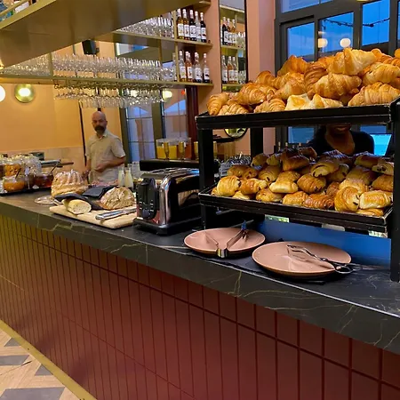 Clapclap Hotel, Food & Bar Страсбург