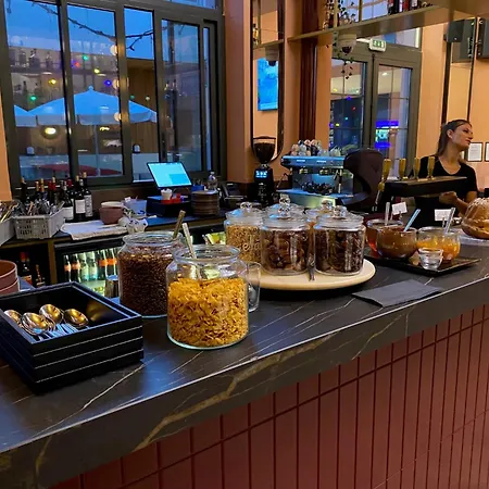 Clapclap Hotel, Food & Bar Страсбург