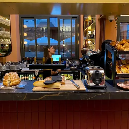 Clapclap Hotel, Food & Bar Страсбург