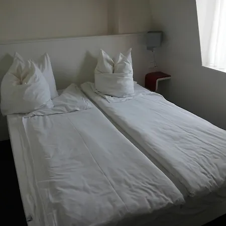 Clapclap Hotel, Food & Bar מלון