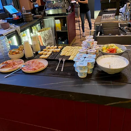 Clapclap Hotel, Food & Bar Szálloda