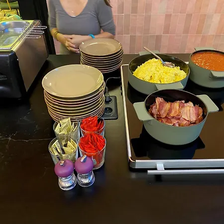 Szálloda Clapclap Hotel, Food & Bar