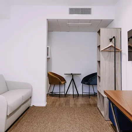 Clapclap Hotel, Food & Bar Szálloda